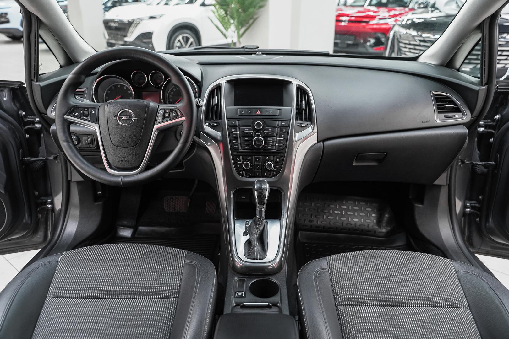 Opel Astra 2011, серый, ДЦ Орехово