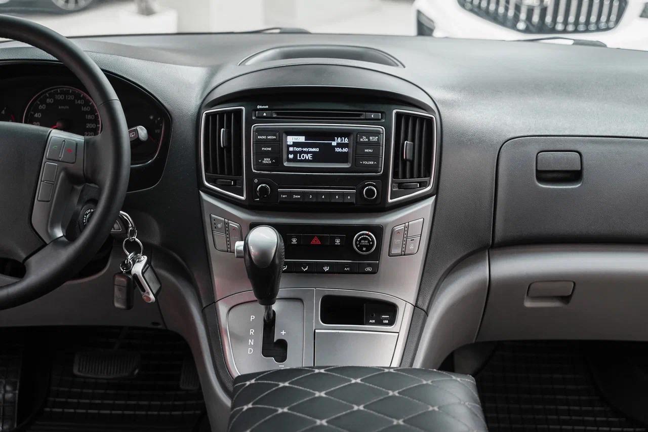 Hyundai H-1 2015, белый, ДЦ Орехово