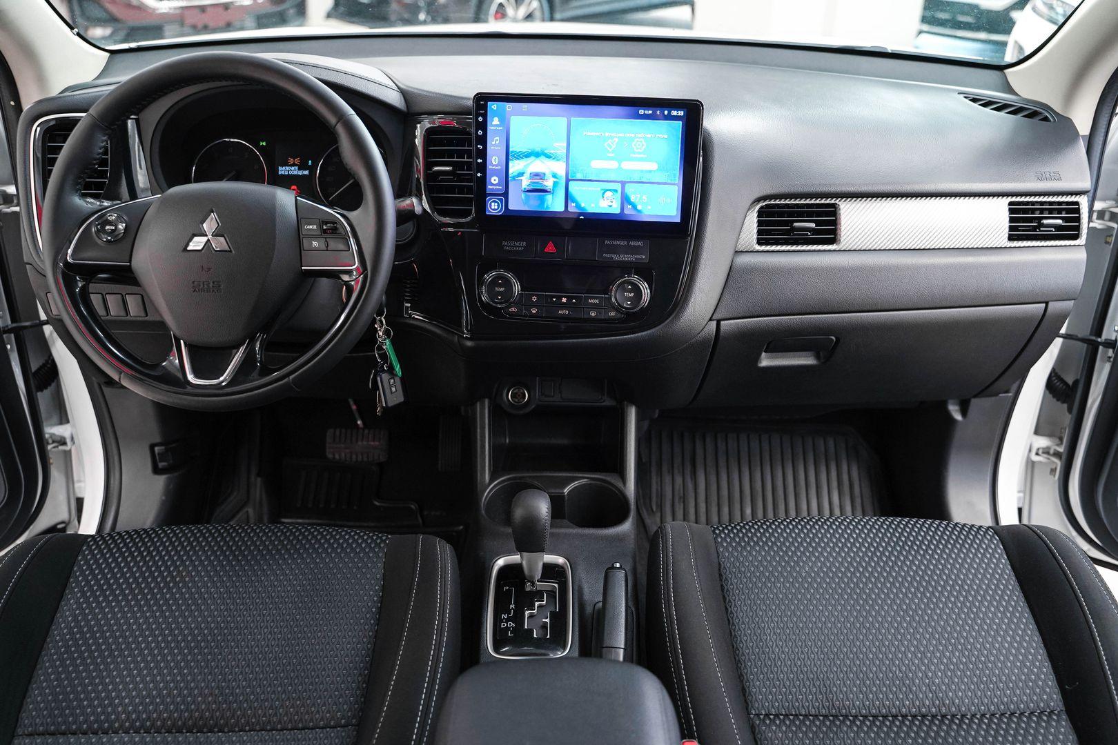 Mitsubishi Outlander 2016, белый, ДЦ Орехово