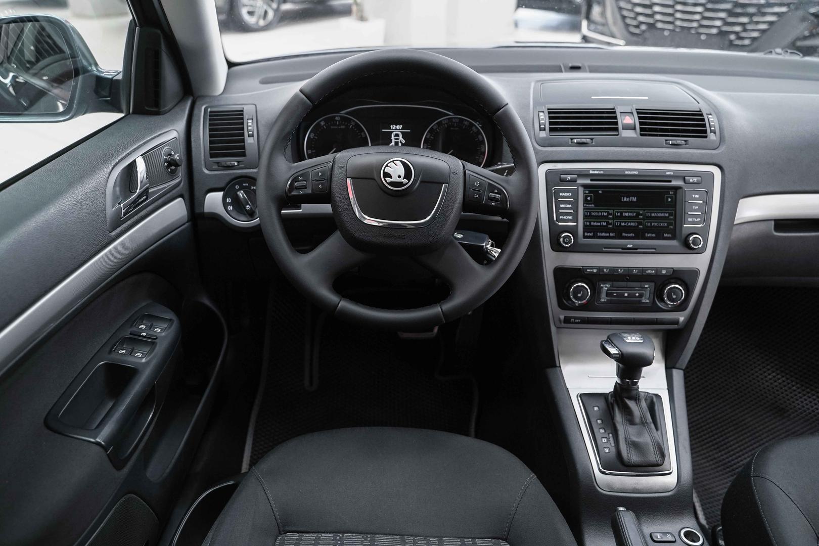 Skoda Octavia 2010, серый, ДЦ Орехово