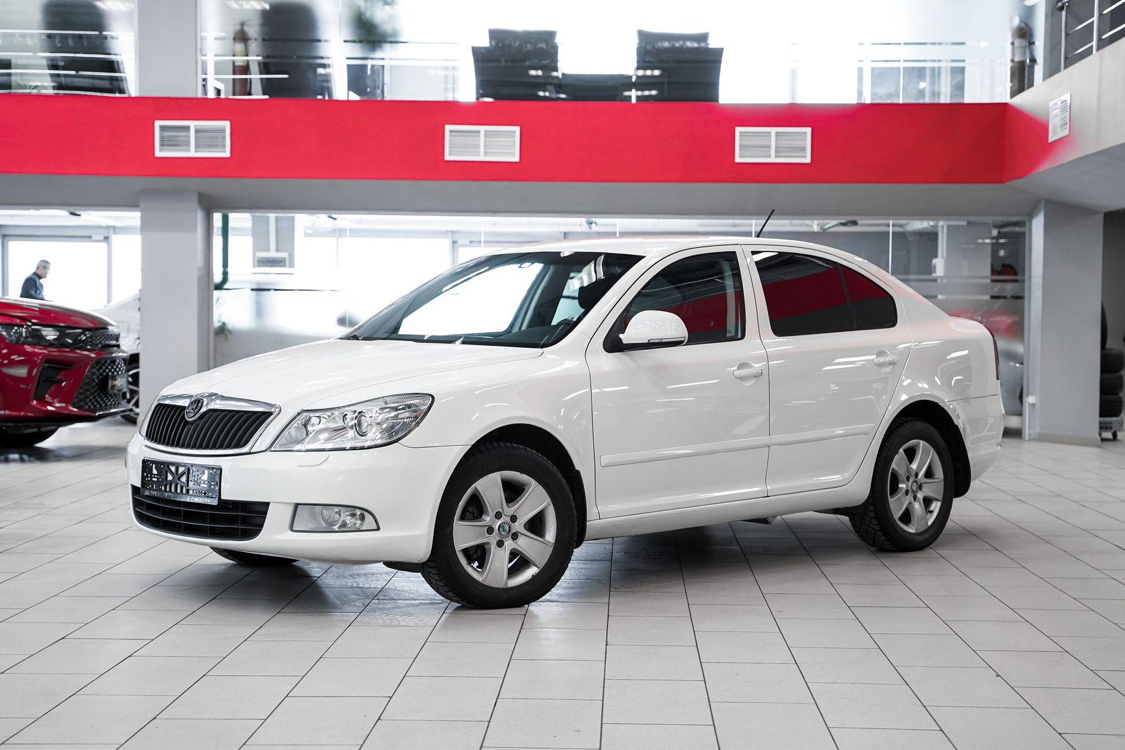 Skoda Octavia 2011, белый, ДЦ Орехово