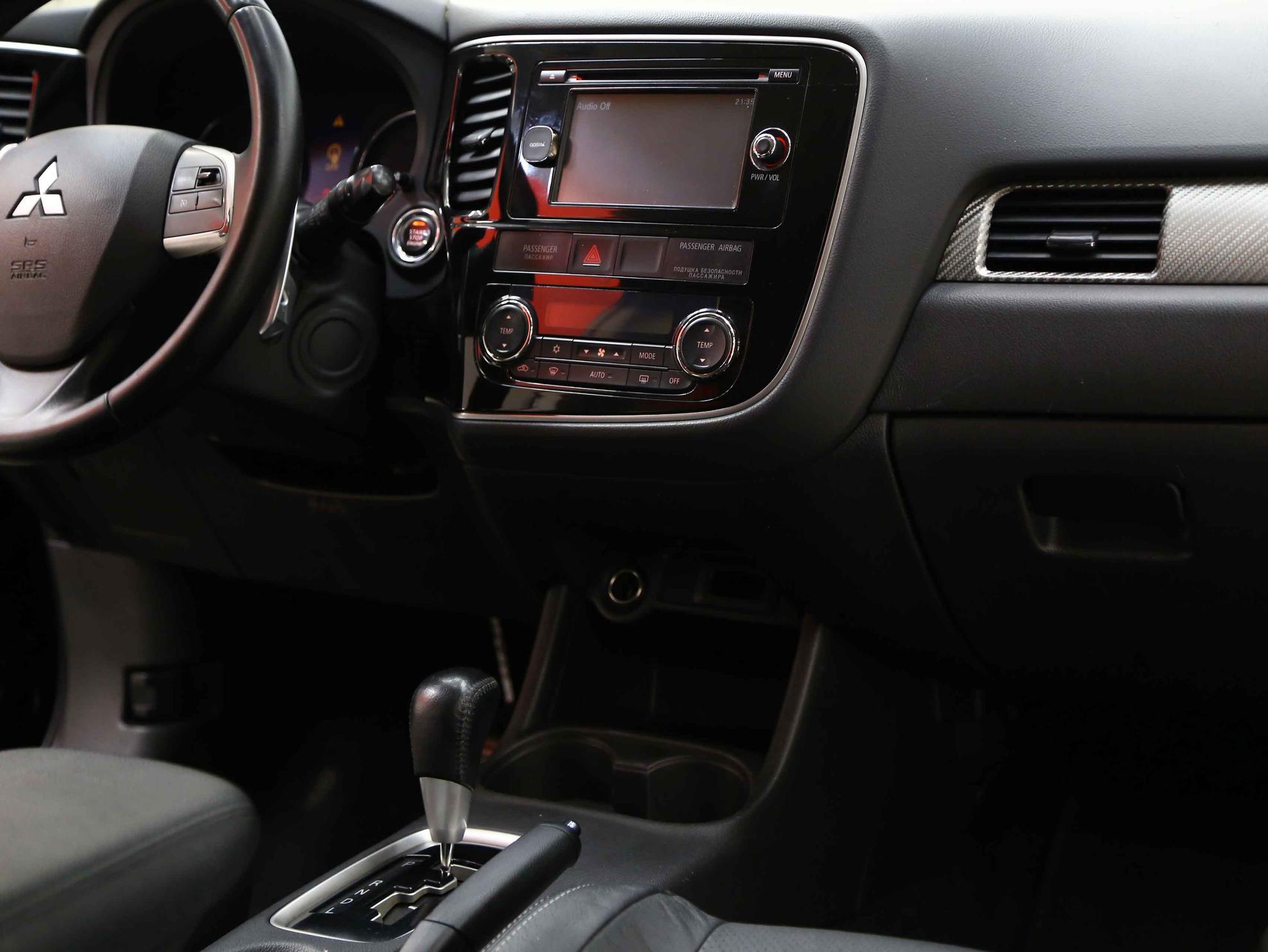 Mitsubishi Outlander 2013, черный, ДЦ Орехово