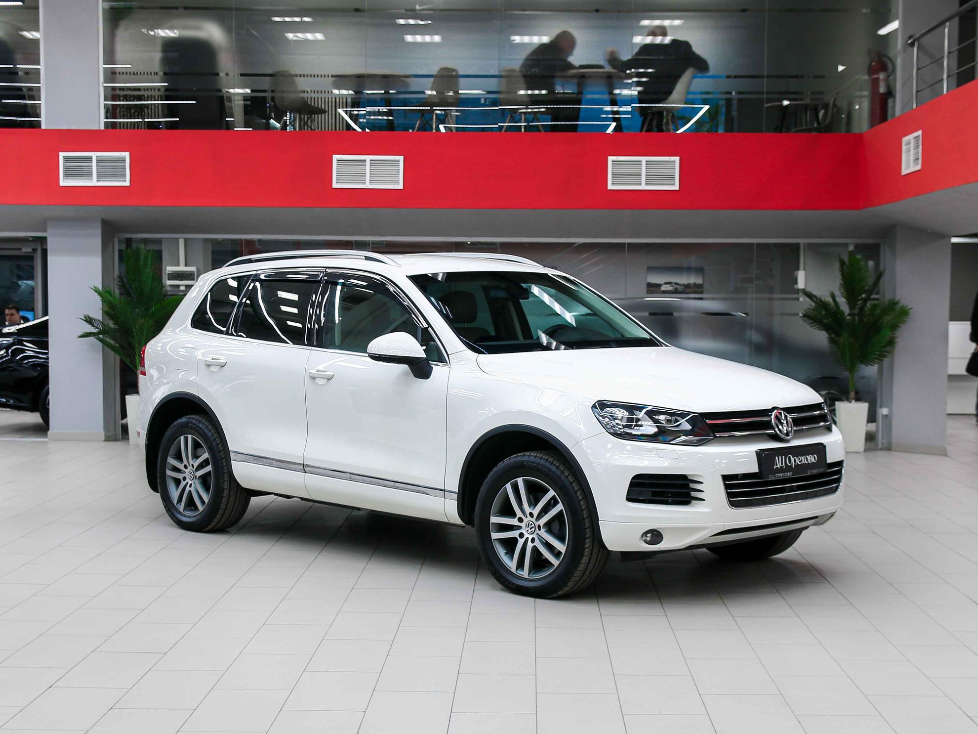 Volkswagen Touareg 2011, белый, ДЦ Орехово