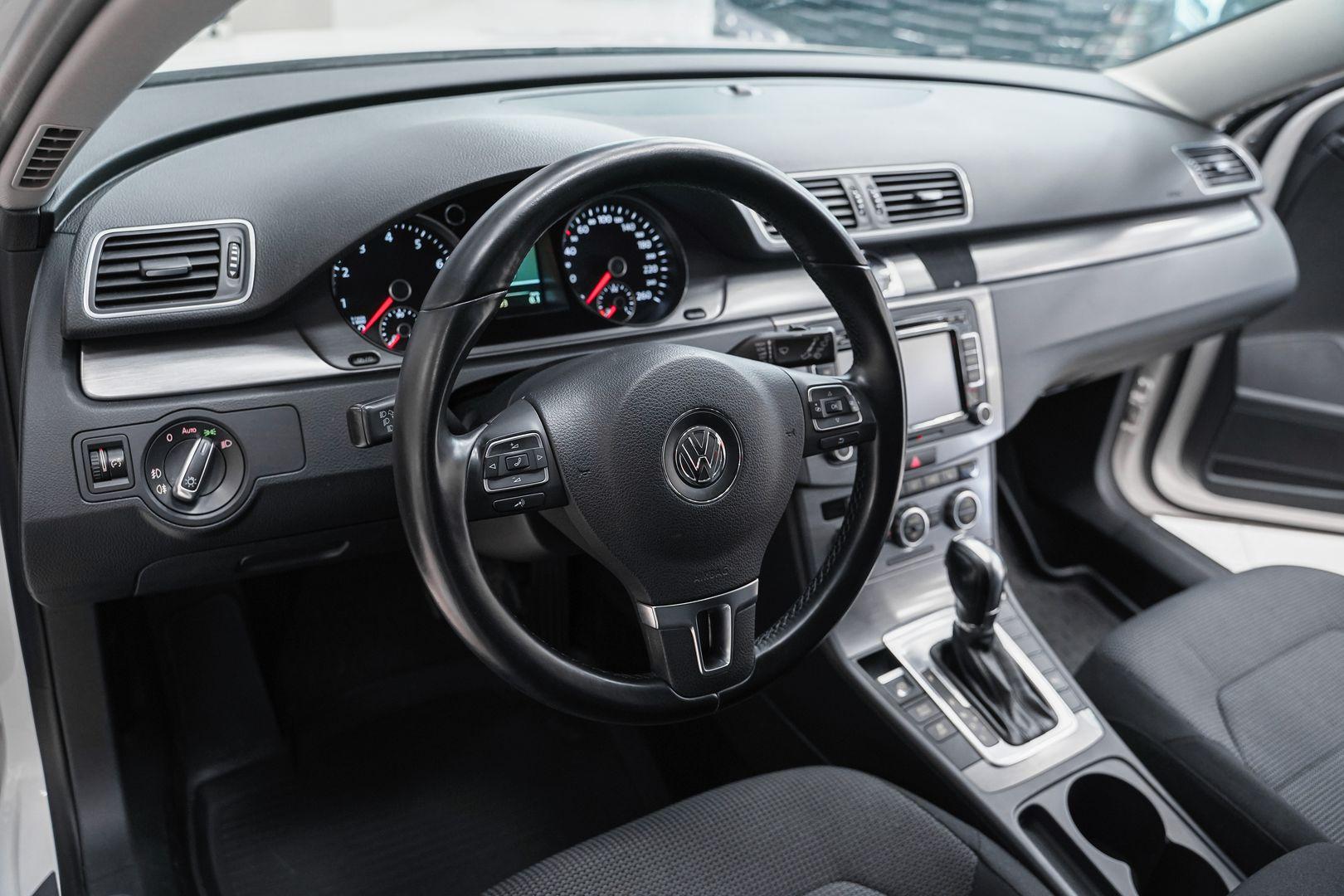 Volkswagen Passat 2013, белый, ДЦ Орехово