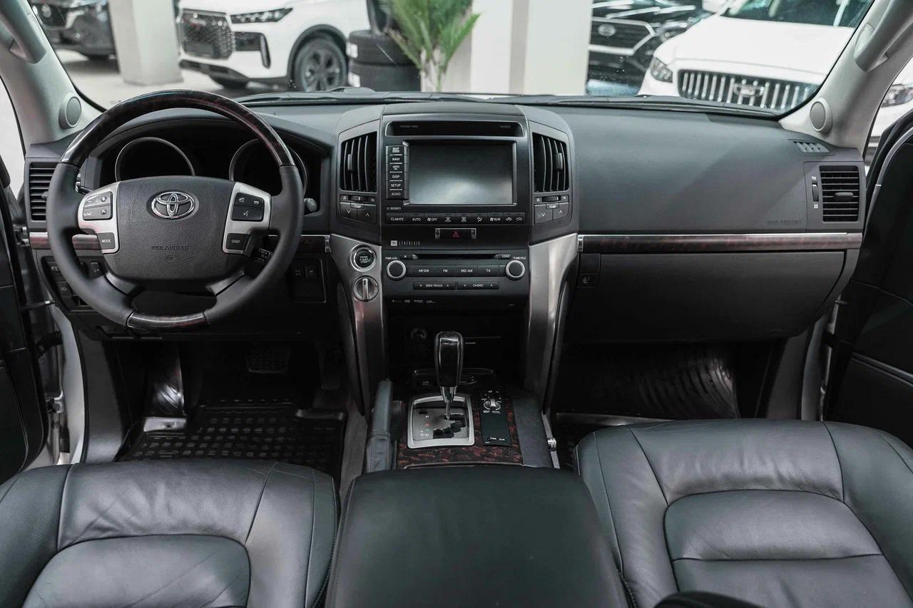 Toyota Land Cruiser 2011, серебряный, ДЦ Орехово