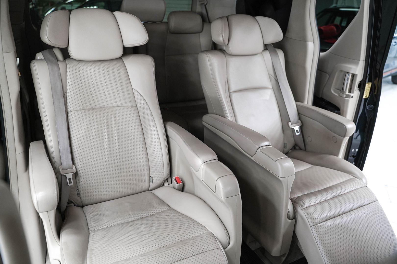 Toyota Alphard 2012, черный, ДЦ Орехово