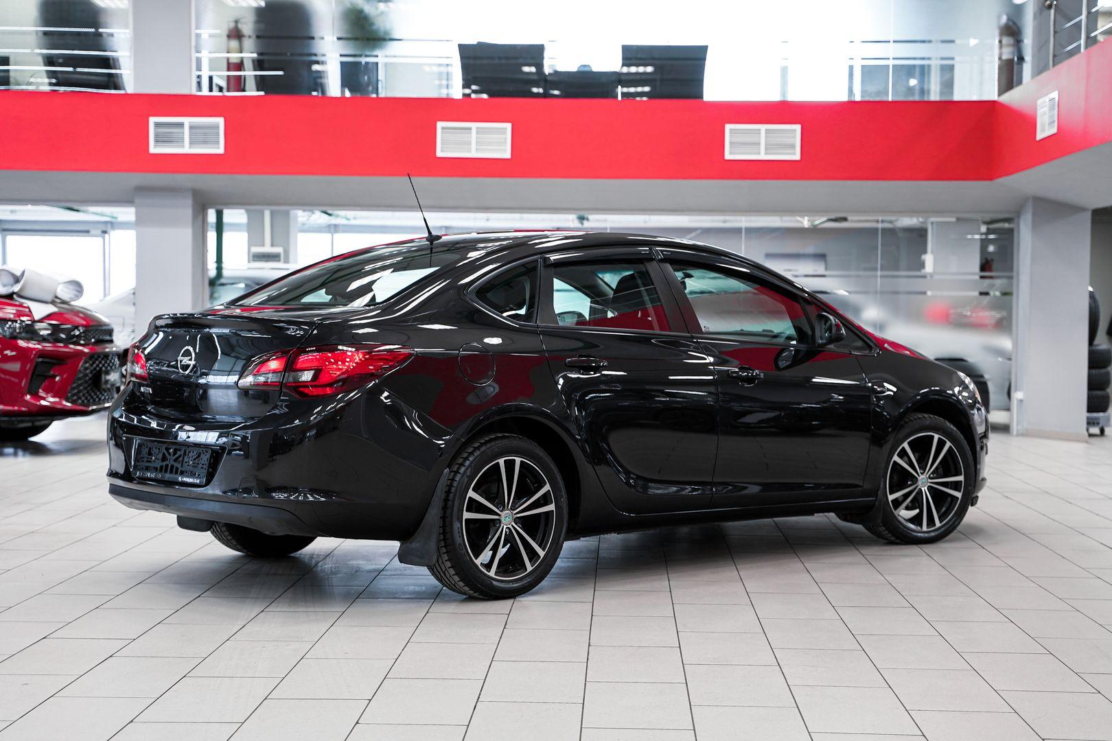 Opel Astra 2013, черный, ДЦ Орехово