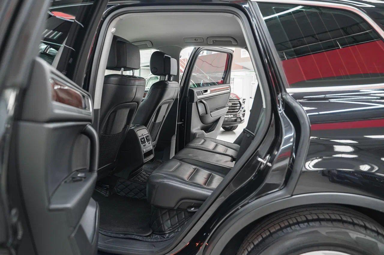Volkswagen Touareg 2011, черный, ДЦ Орехово