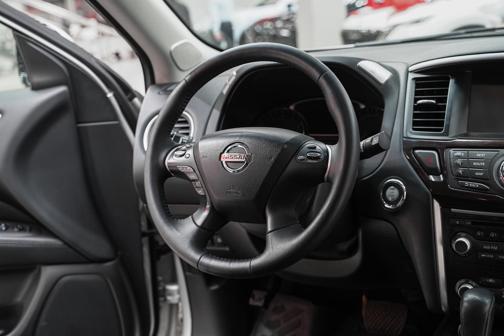 Nissan Pathfinder 2014, серебряный, ДЦ Орехово