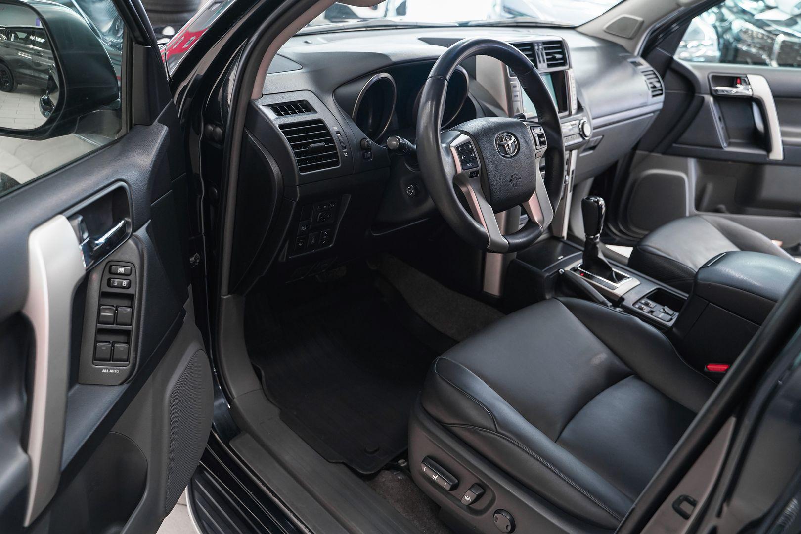 Toyota Land Cruiser Prado 2010, серый, ДЦ Орехово