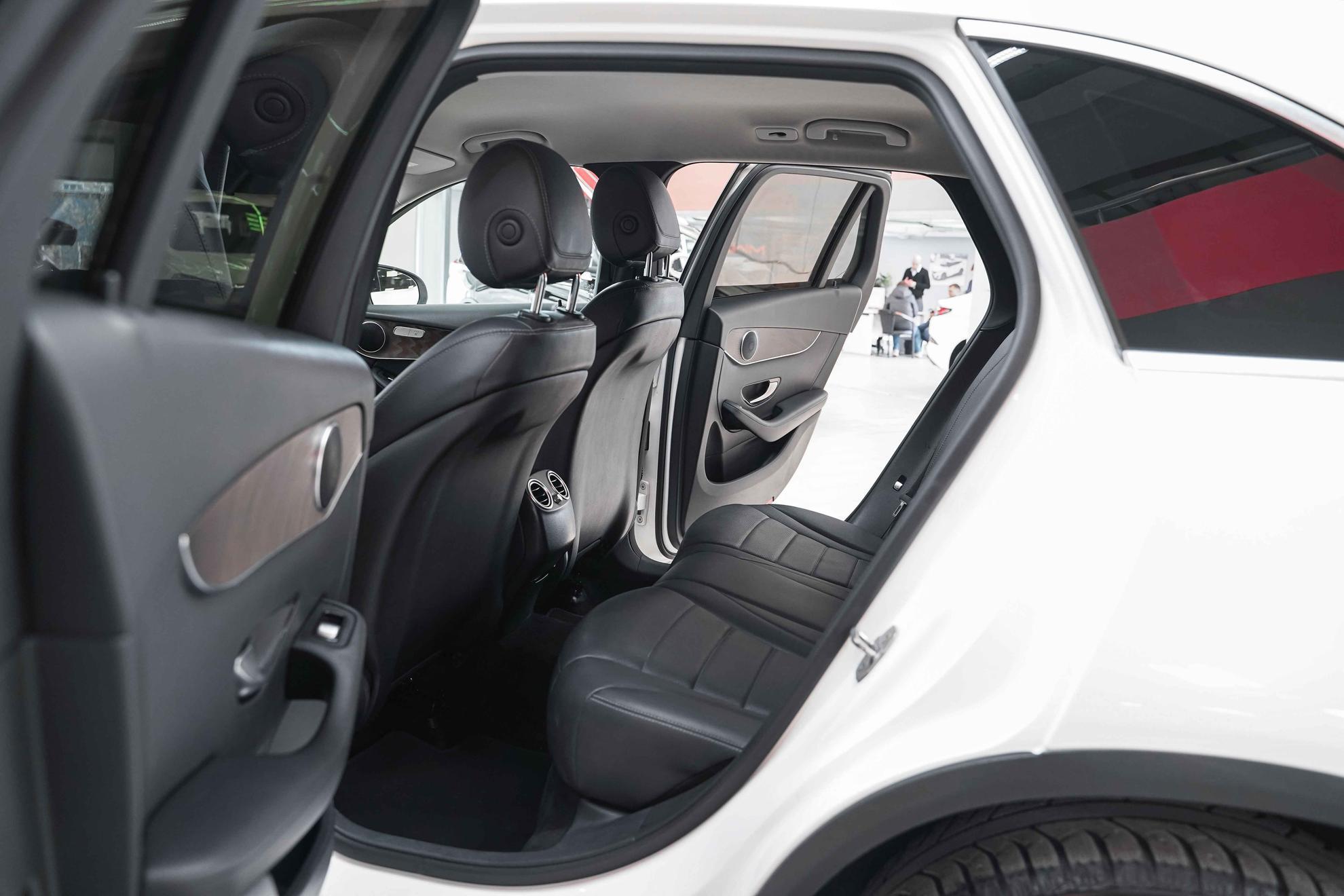 Mercedes-Benz GLC 2017, белый, ДЦ Орехово
