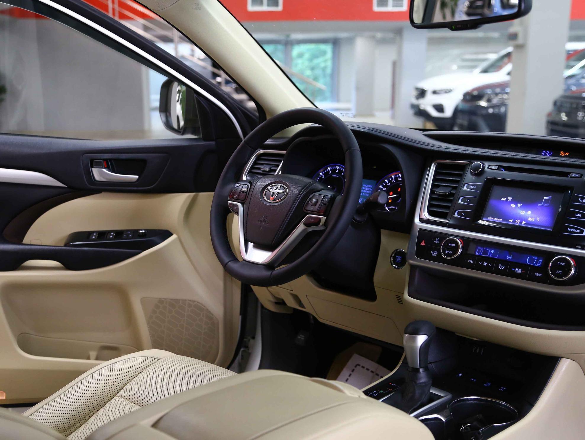 Toyota Highlander 2015, белый, ДЦ Орехово