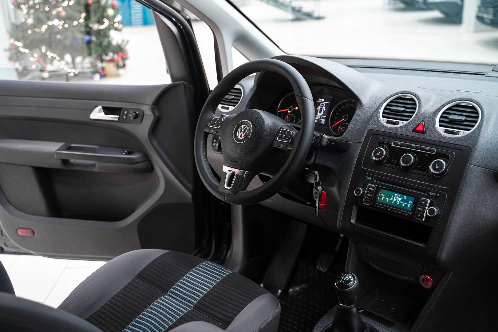 Volkswagen Caddy 2013, синий, ДЦ Орехово