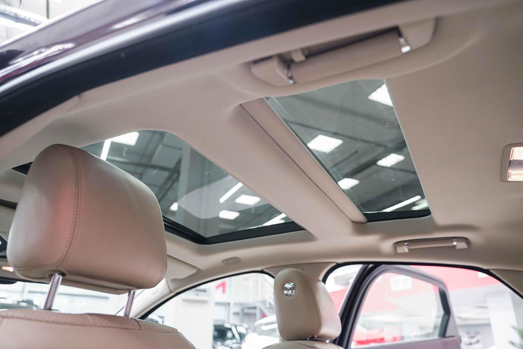 Jaguar XJ 2011, коричневый, ДЦ Орехово