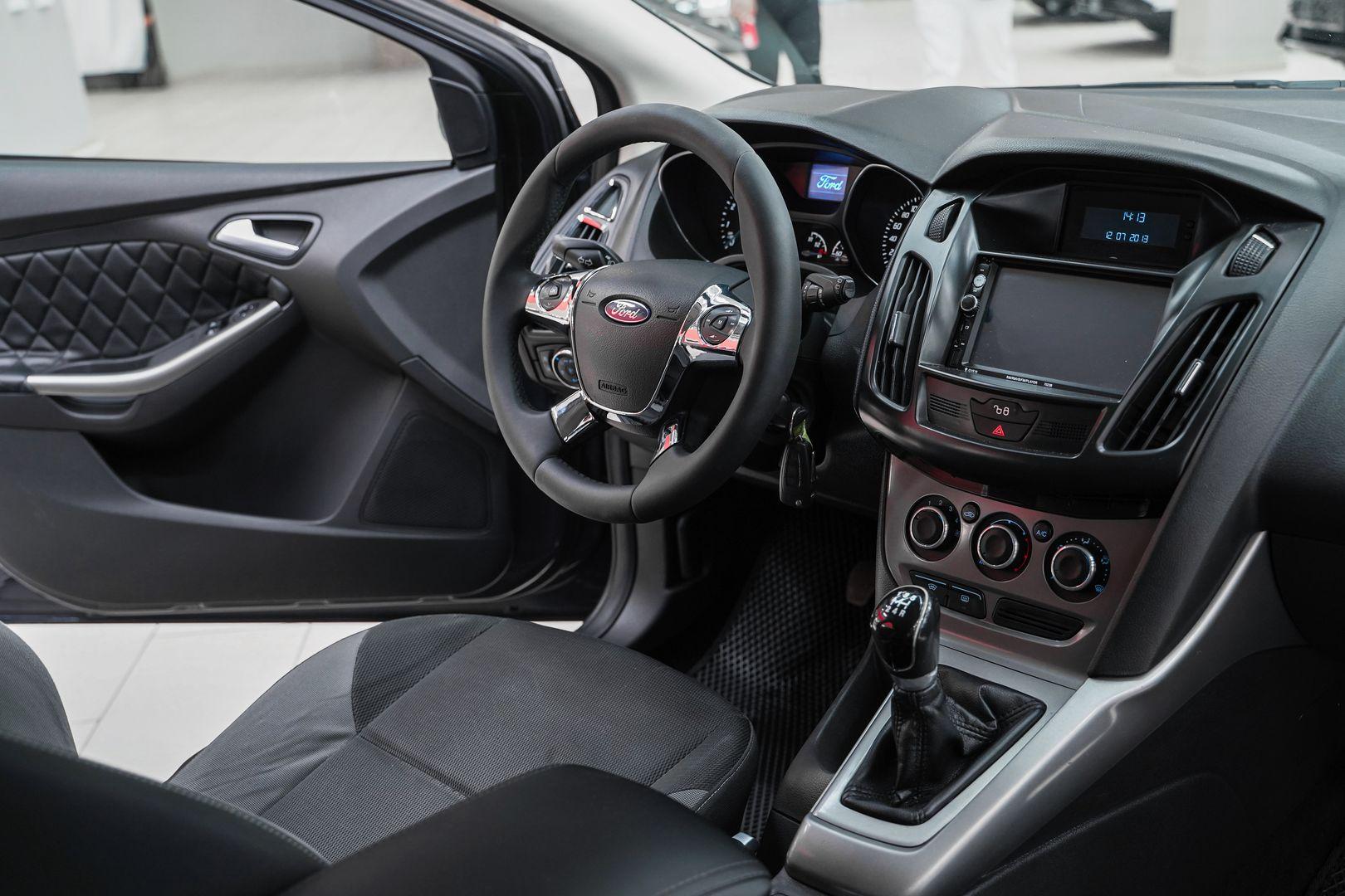 Ford Focus 2013, серый, ДЦ Орехово