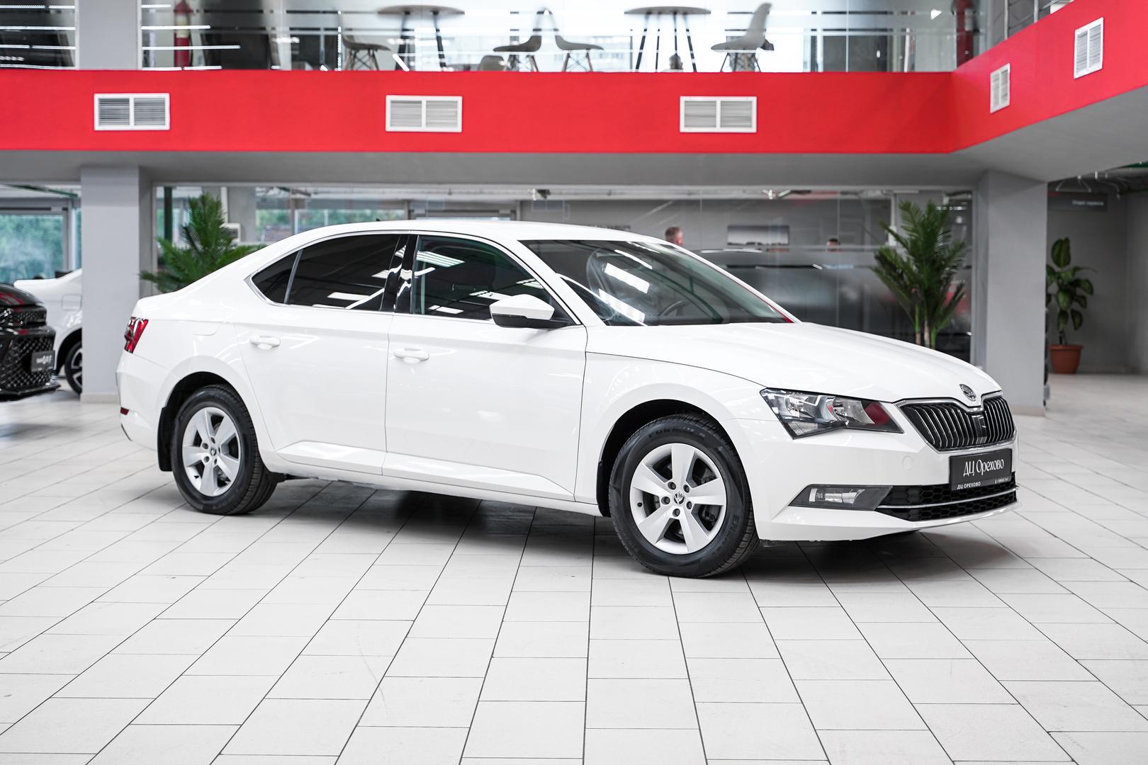Skoda Superb 2016, белый, ДЦ Орехово
