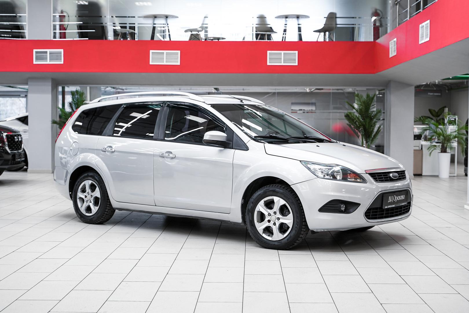 Ford Focus 2010, серебряный, ДЦ Орехово