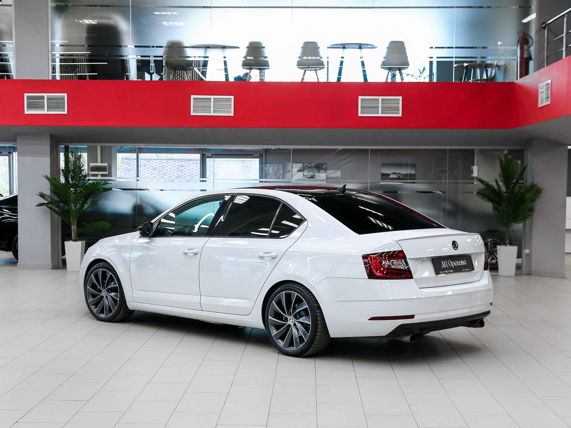 Skoda Octavia 2018, белый, ДЦ Орехово