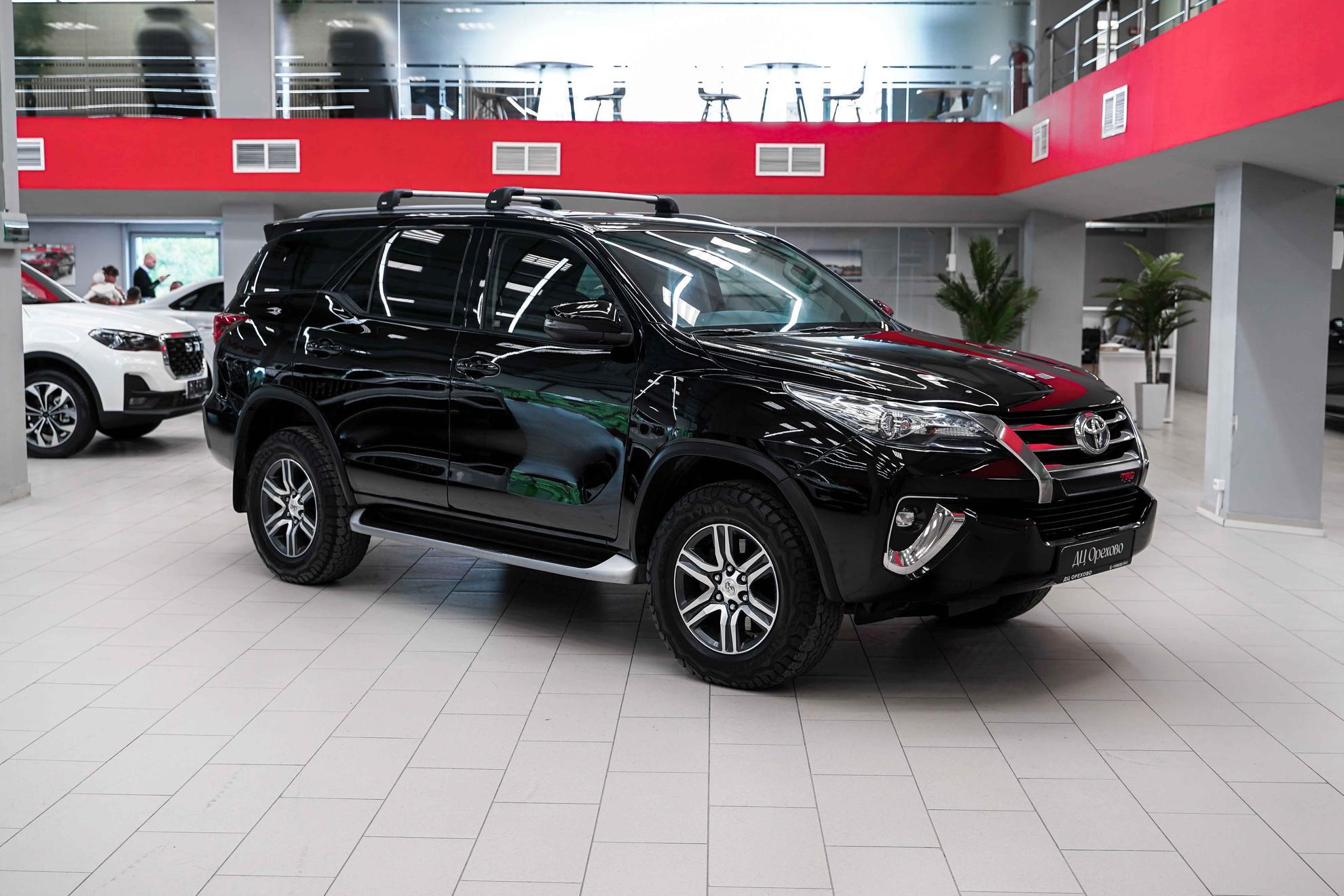 Toyota Fortuner 2018, черный, ДЦ Орехово