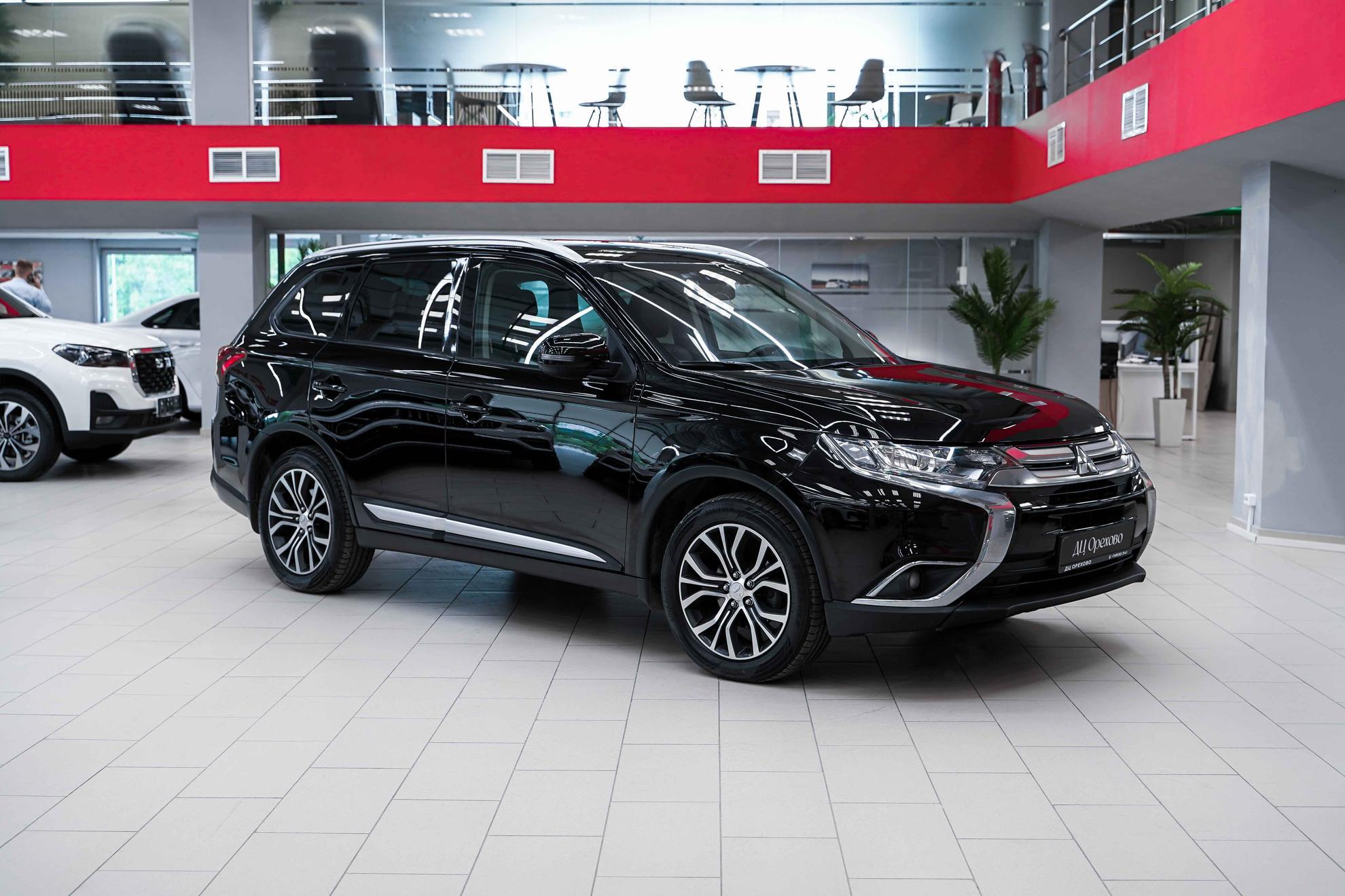 Mitsubishi Outlander 2017, черный, ДЦ Орехово