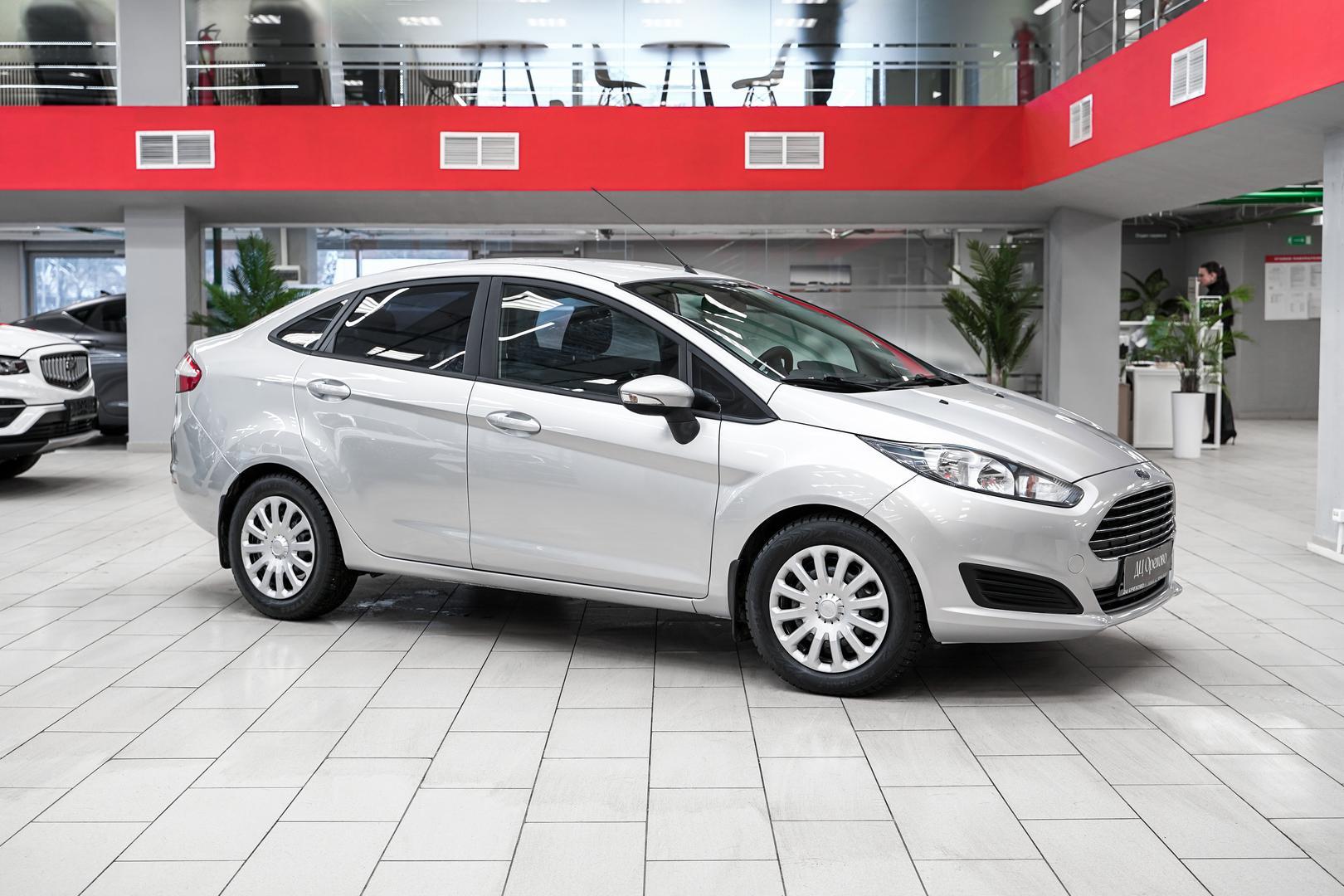 Ford Fiesta 2015, серебряный, ДЦ Орехово