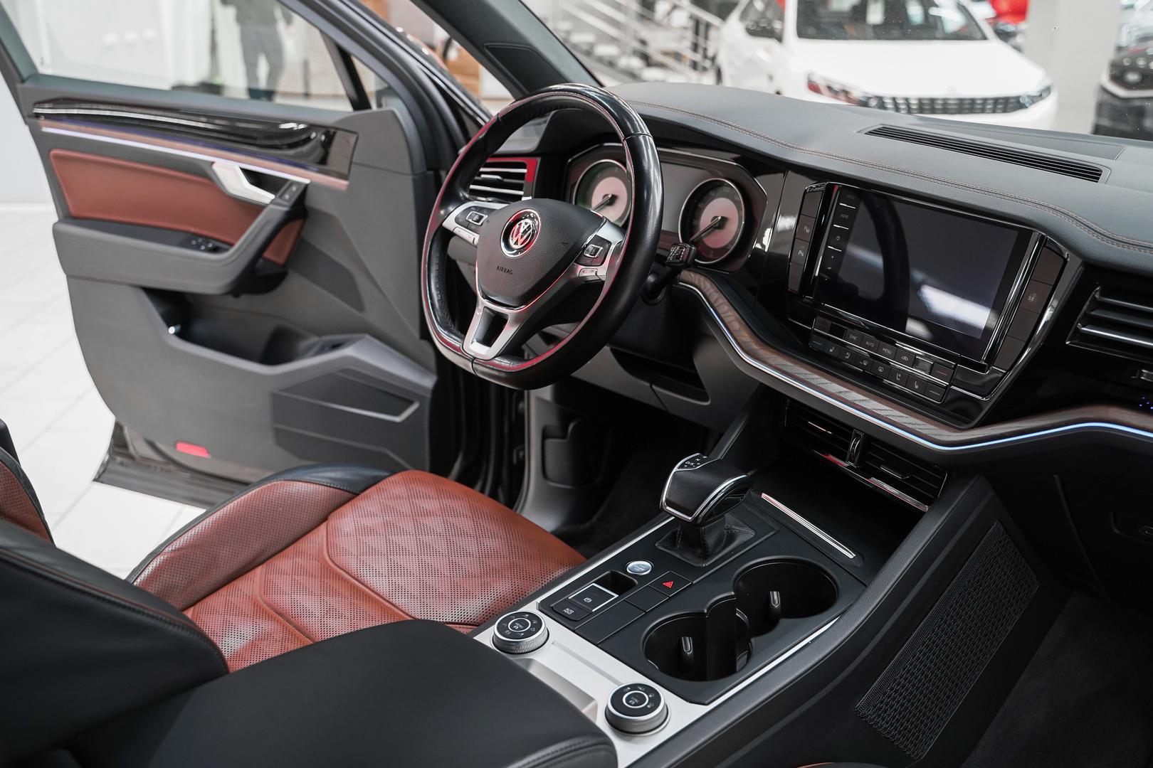 Volkswagen Touareg 2018, коричневый, ДЦ Орехово