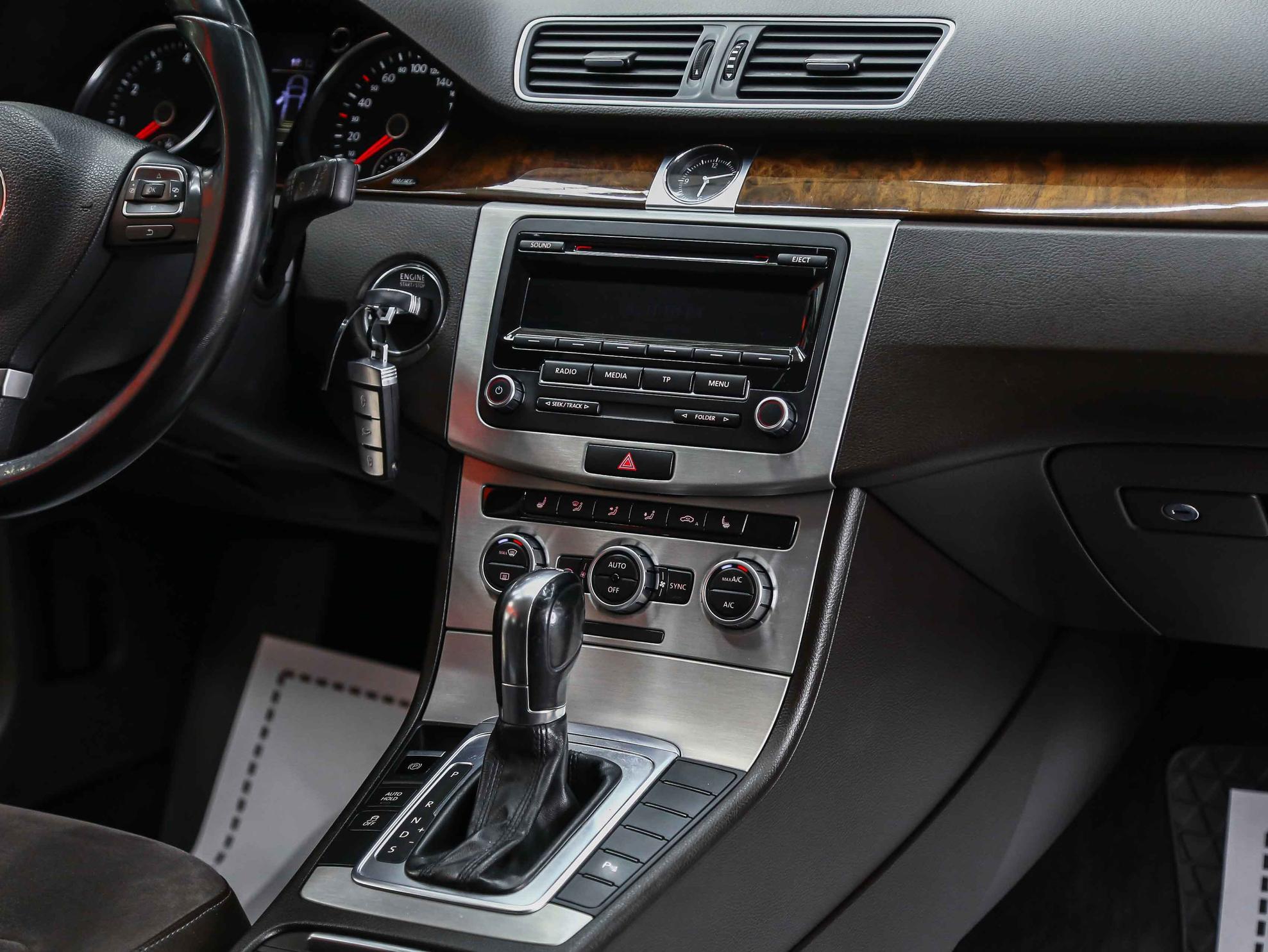 Volkswagen Passat 2012, бежевый, ДЦ Орехово