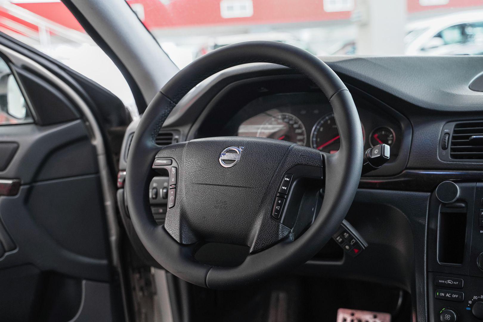 Volvo S80 2003, золотой, ДЦ Орехово