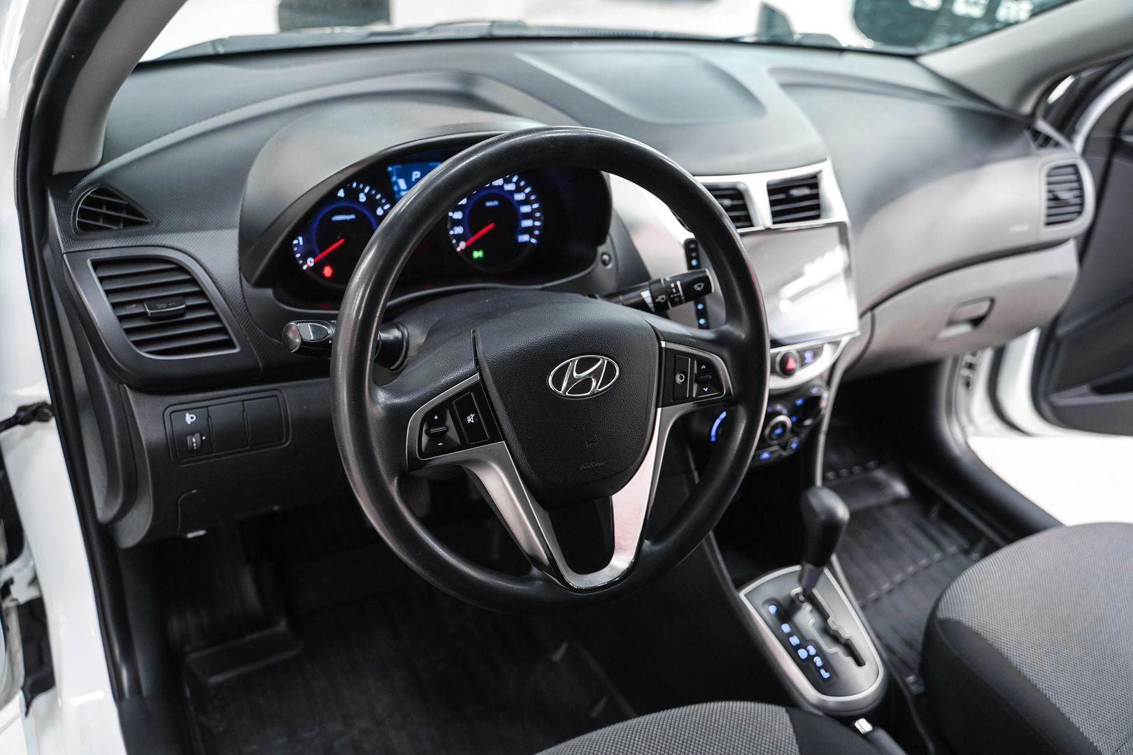Hyundai Solaris 2013, белый, ДЦ Орехово