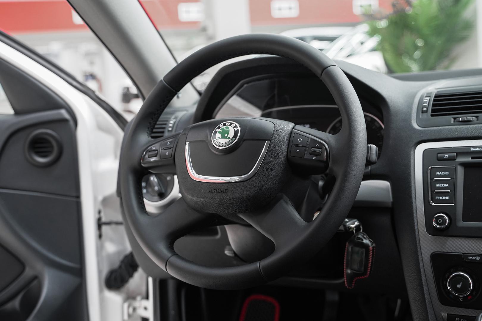 Skoda Octavia 2011, белый, ДЦ Орехово
