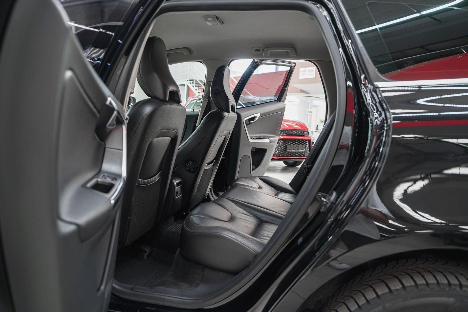 Volvo XC60 2012, черный, ДЦ Орехово