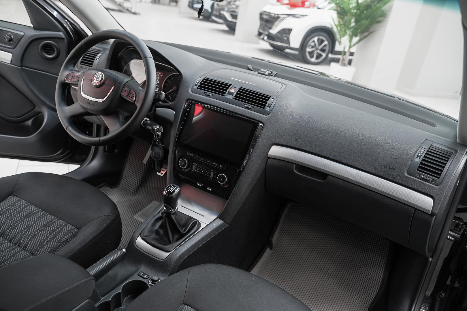 Skoda Octavia 2012, черный, ДЦ Орехово
