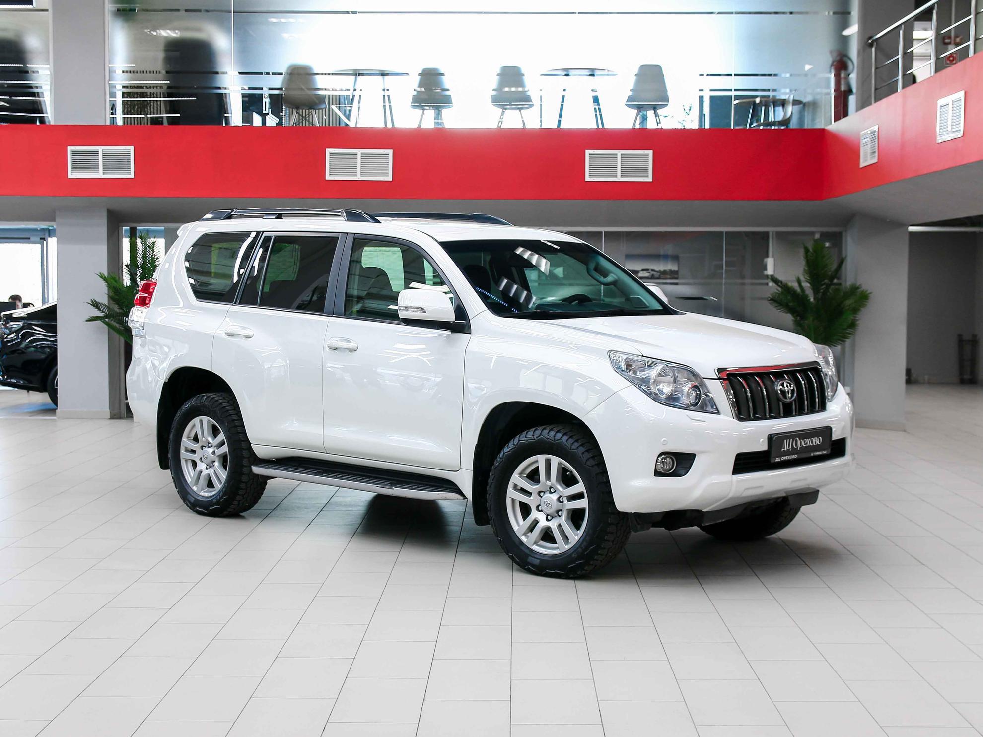 Toyota Land Cruiser Prado 2013, белый, ДЦ Орехово