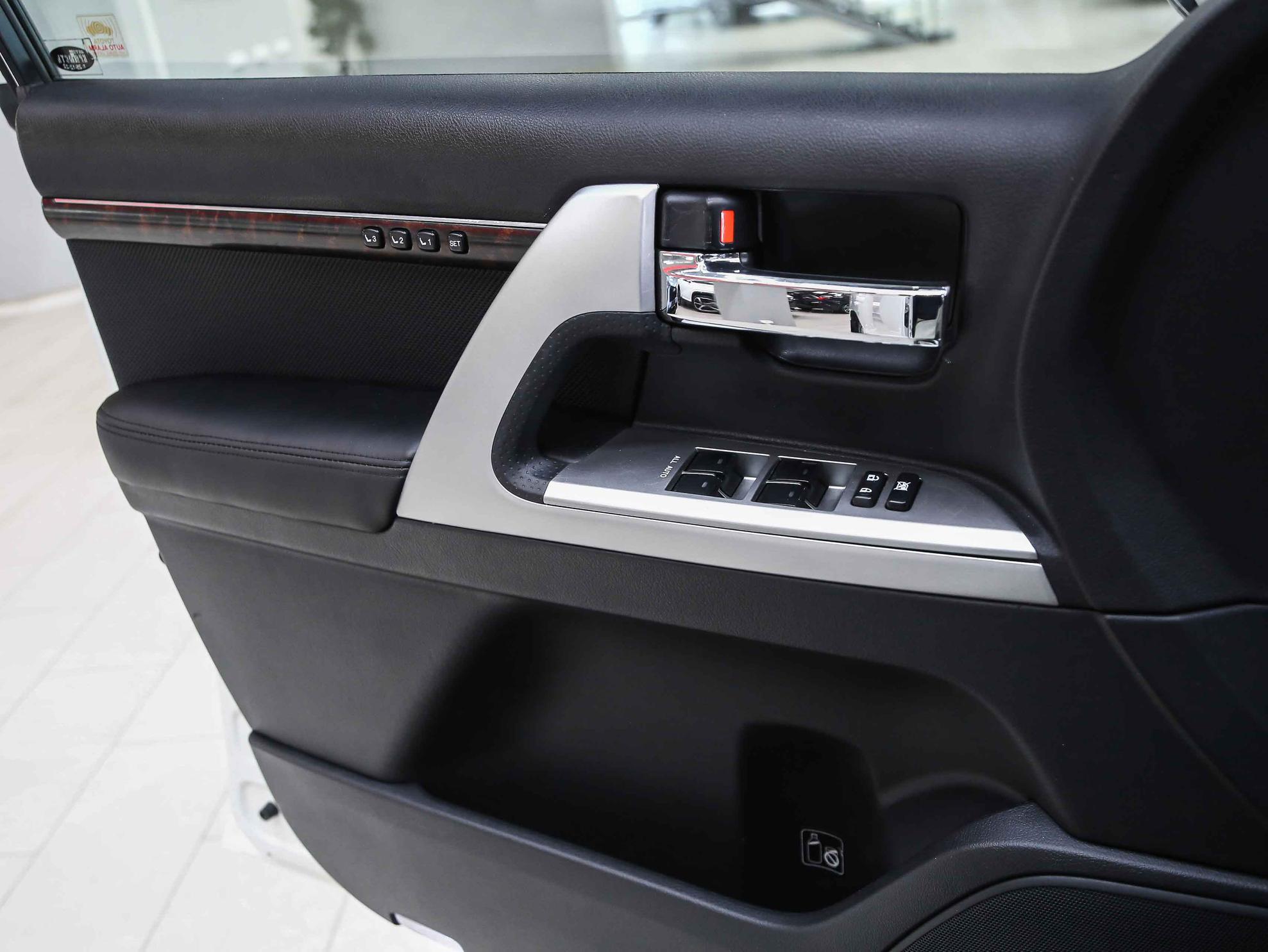 Toyota Land Cruiser 2013, белый, ДЦ Орехово