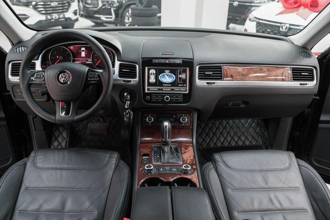 Volkswagen Touareg 2011, черный, ДЦ Орехово