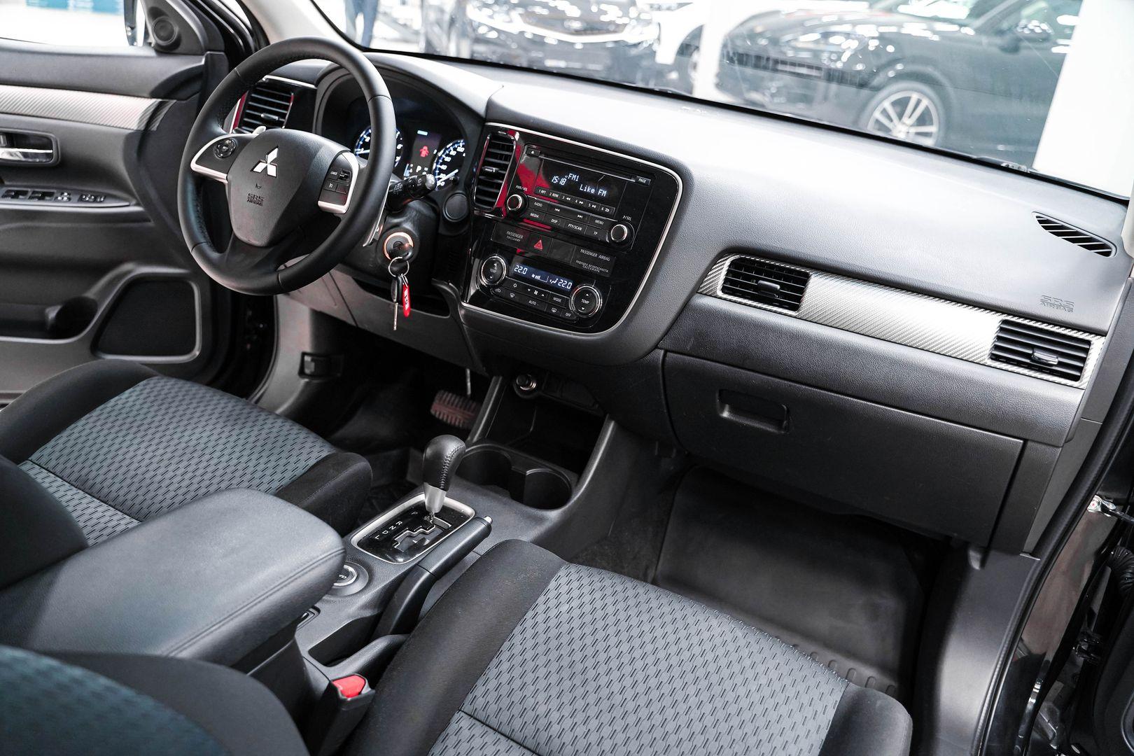 Mitsubishi Outlander 2014, черный, ДЦ Орехово