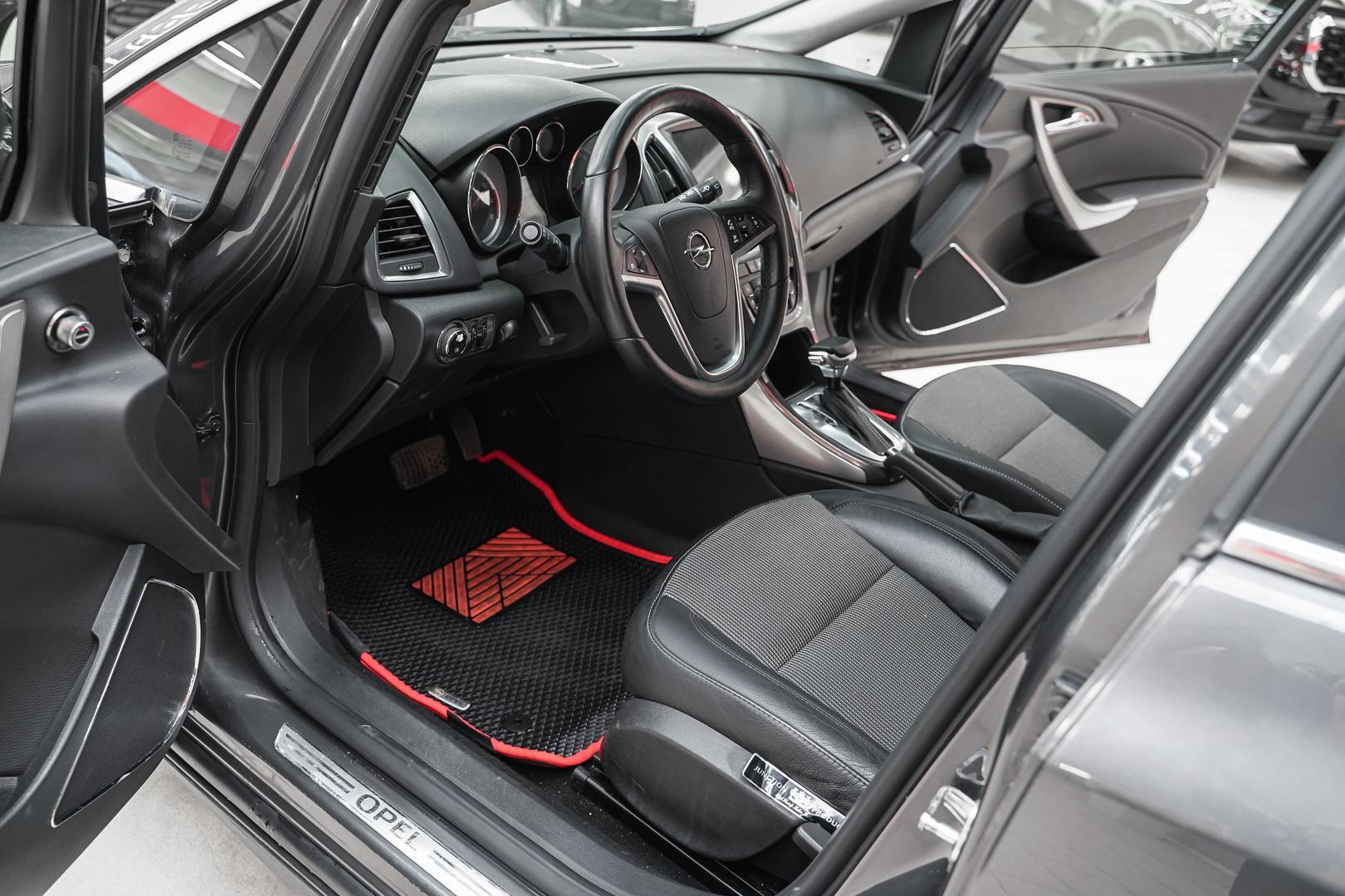 Opel Astra 2011, серый, ДЦ Орехово