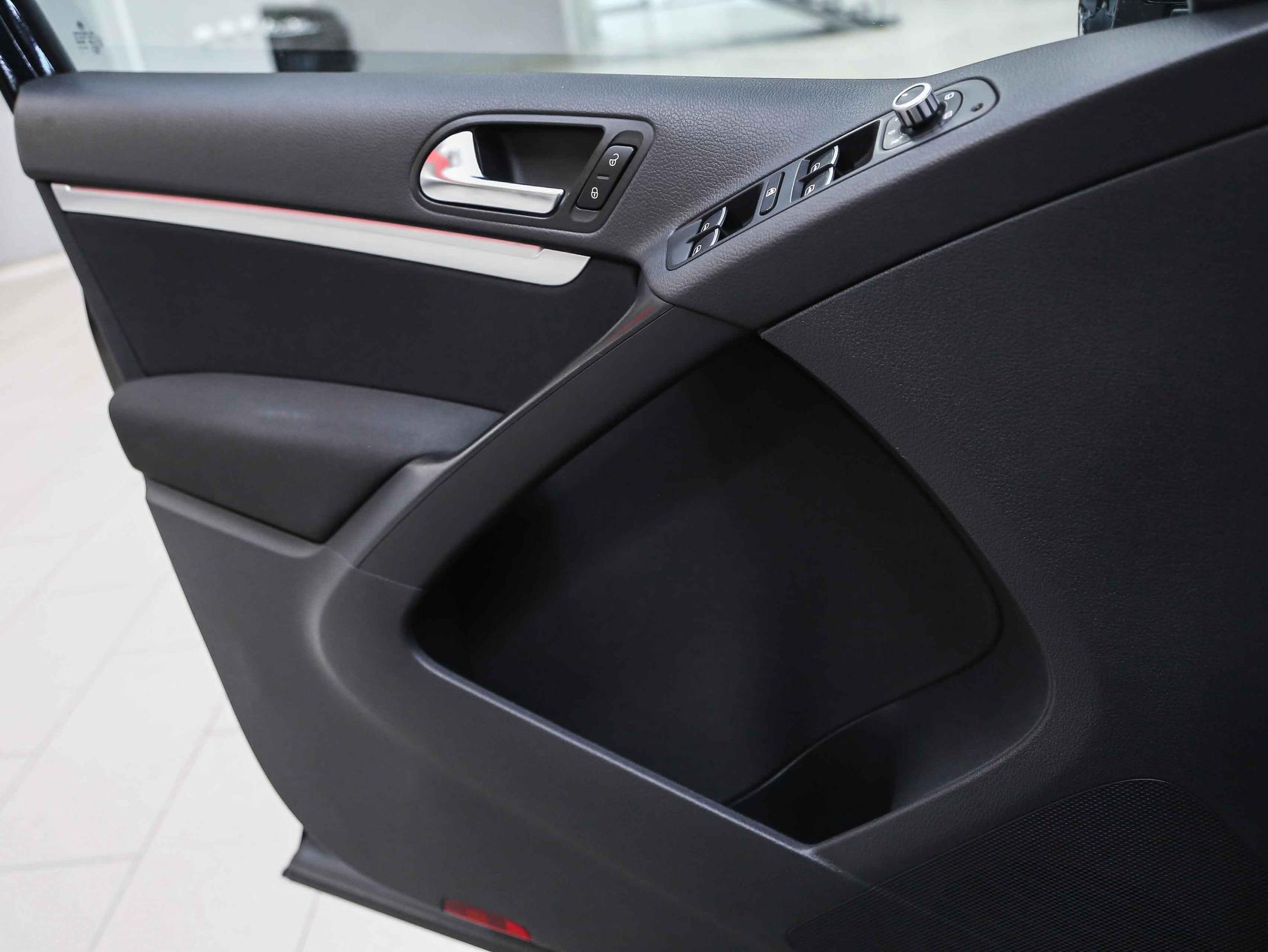 Volkswagen Tiguan 2012, черный, ДЦ Орехово