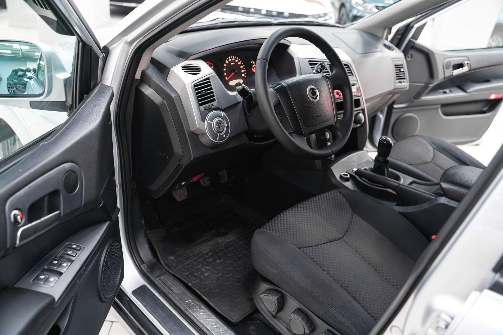 SsangYong Kyron 2010, серебряный, ДЦ Орехово