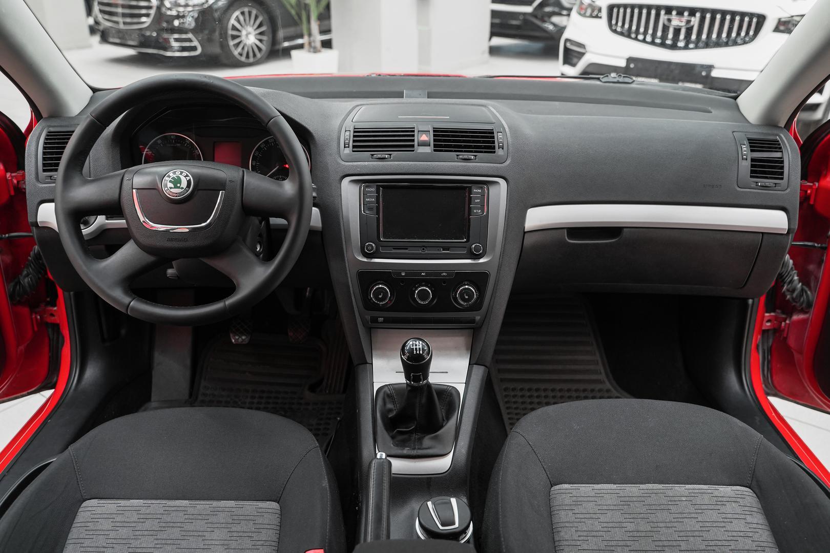 Skoda Octavia 2010, красный, ДЦ Орехово