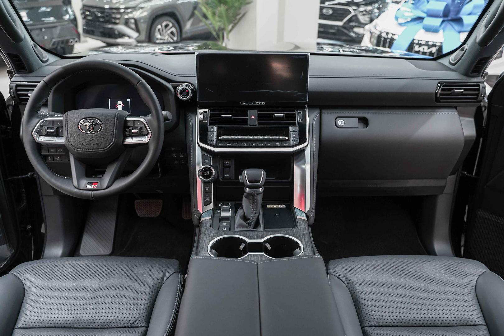 Toyota Land Cruiser 2026, черный, ДЦ Орехово
