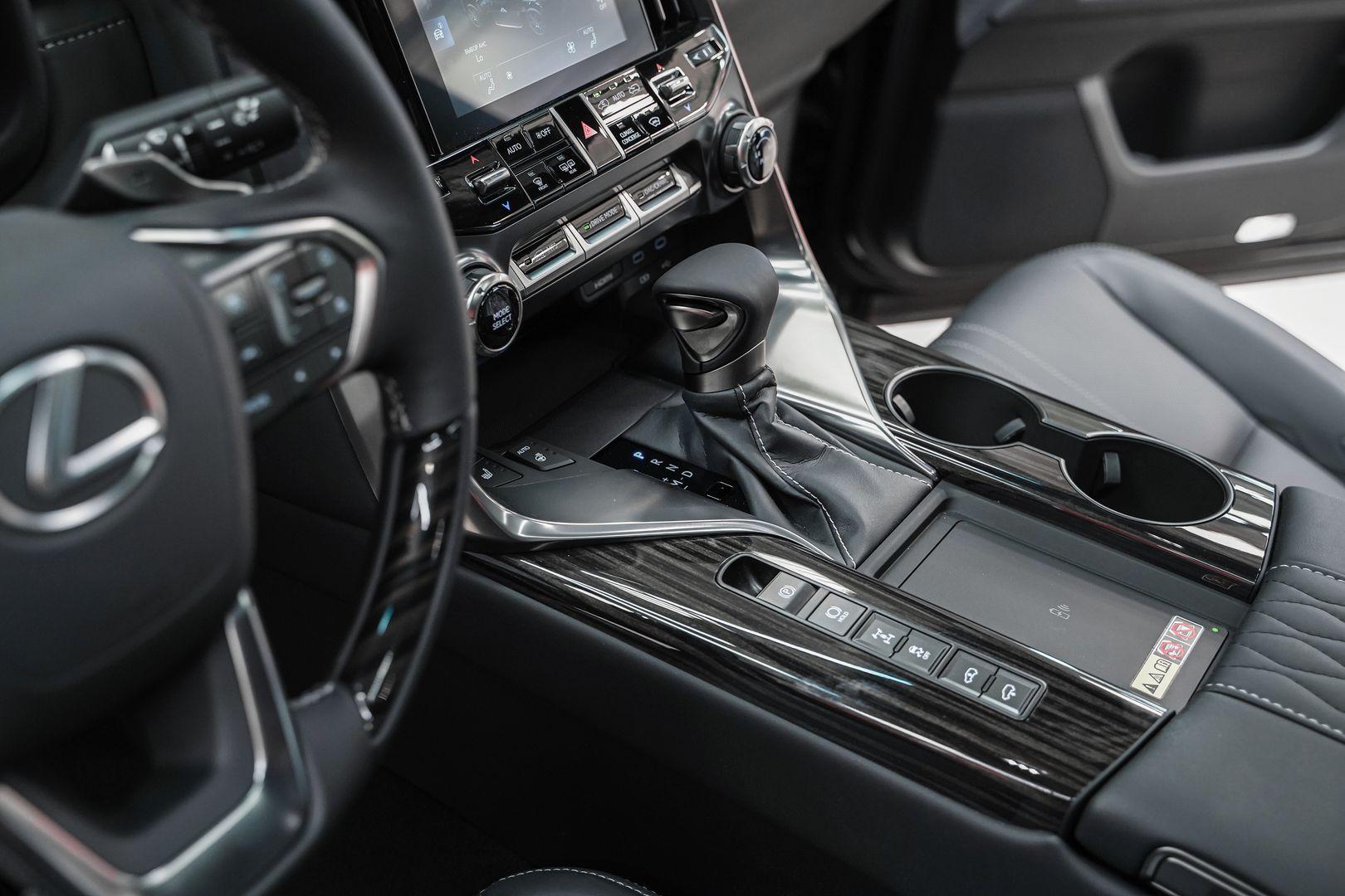 Lexus LX 2025, черный, ДЦ Орехово