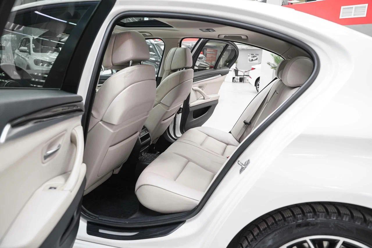 BMW 5 серии 2011, белый, ДЦ Орехово