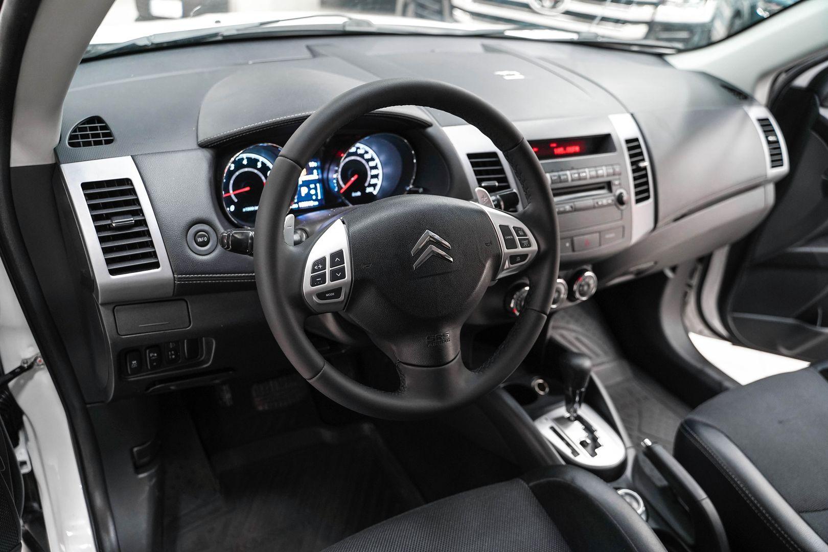 Citroen C-Crosser 2012, белый, ДЦ Орехово