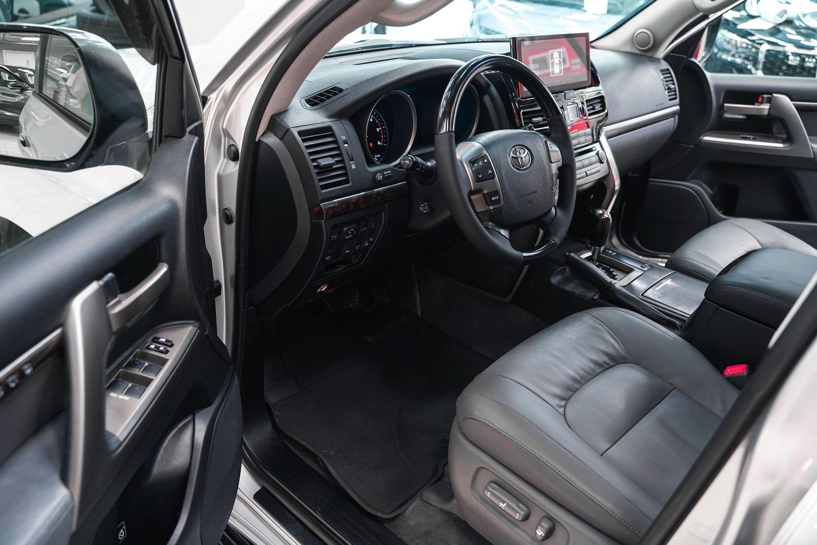 Toyota Land Cruiser 2008, серебряный, ДЦ Орехово