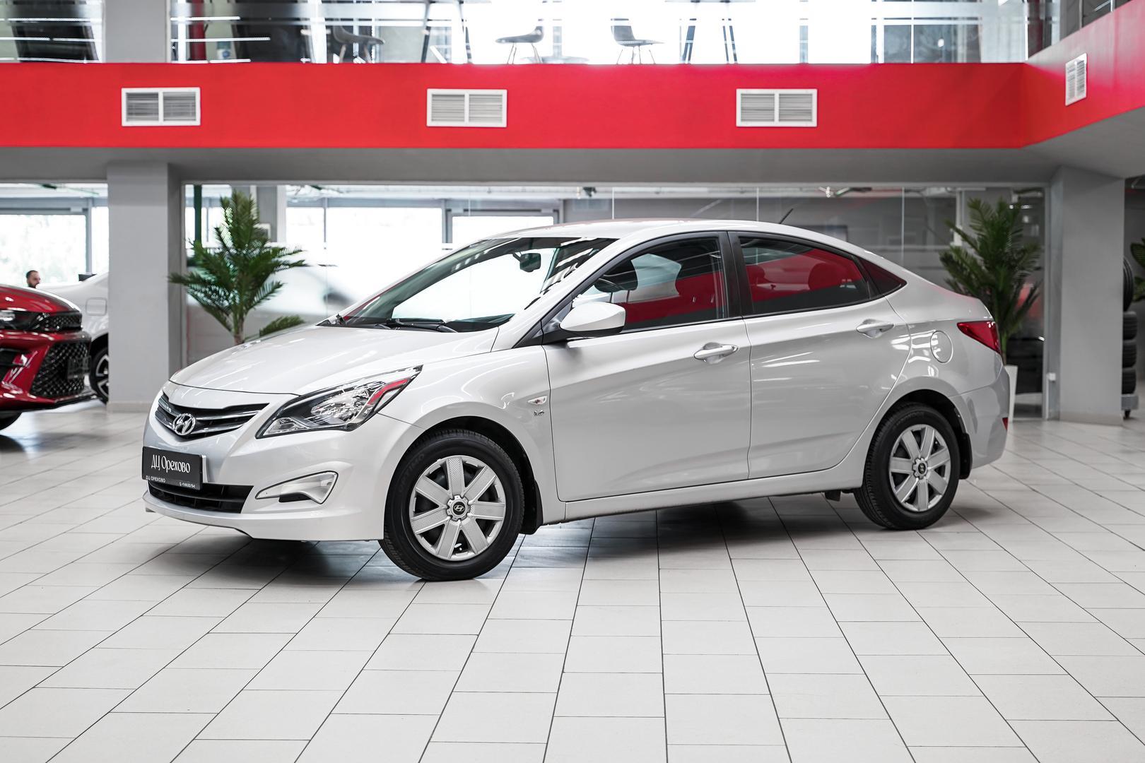 Hyundai Solaris 2015, серебряный, ДЦ Орехово