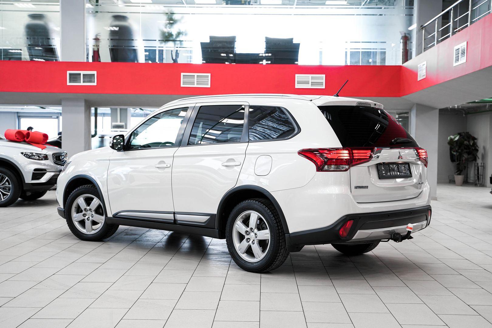 Mitsubishi Outlander 2016, белый, ДЦ Орехово