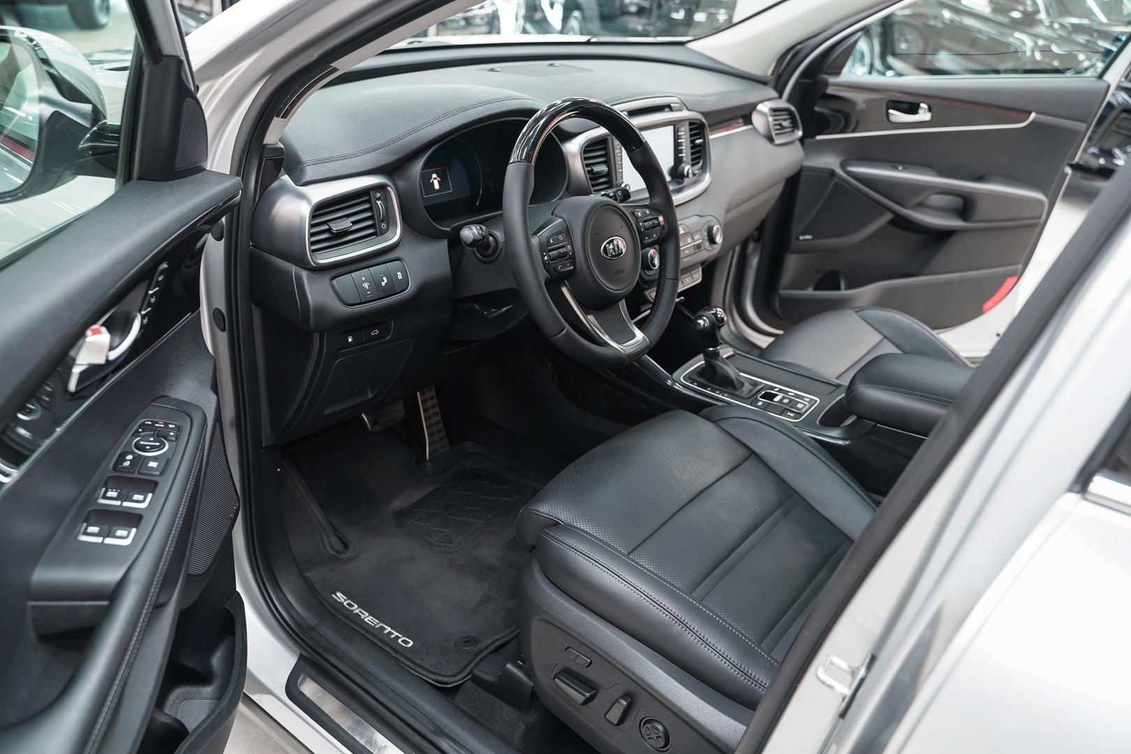 Kia Sorento 2016, серебряный, ДЦ Орехово