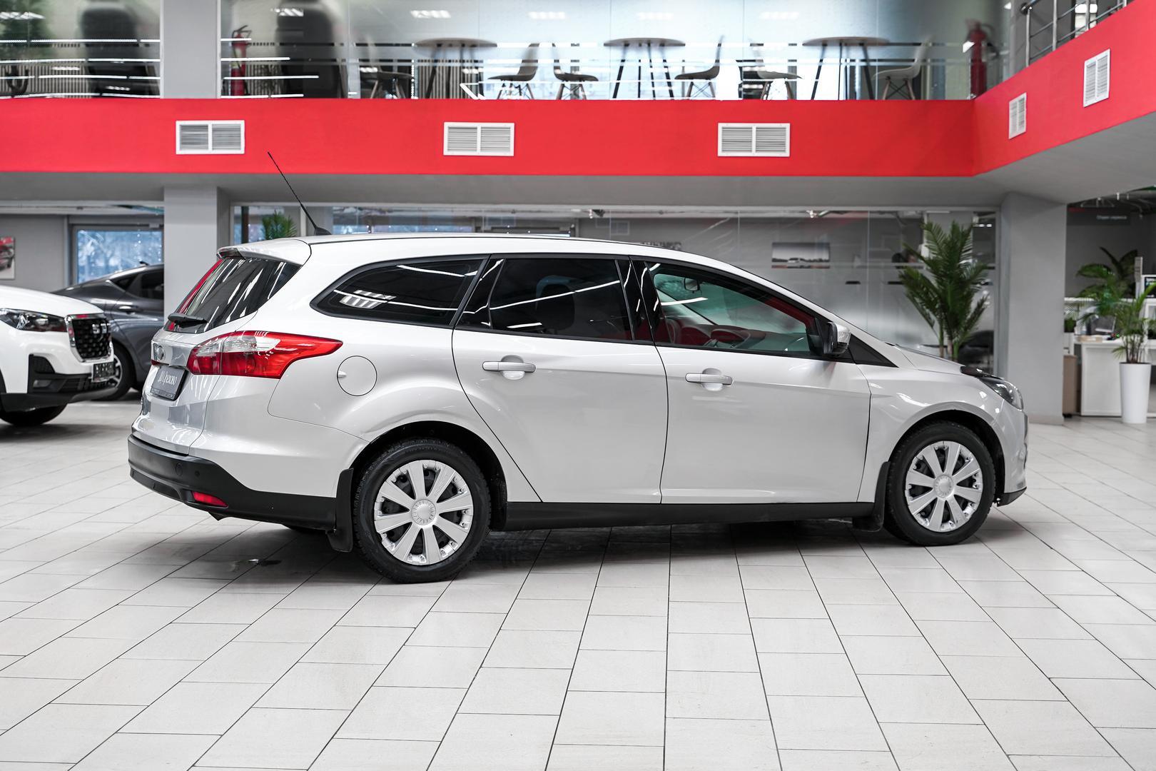 Ford Focus 2013, серебряный, ДЦ Орехово