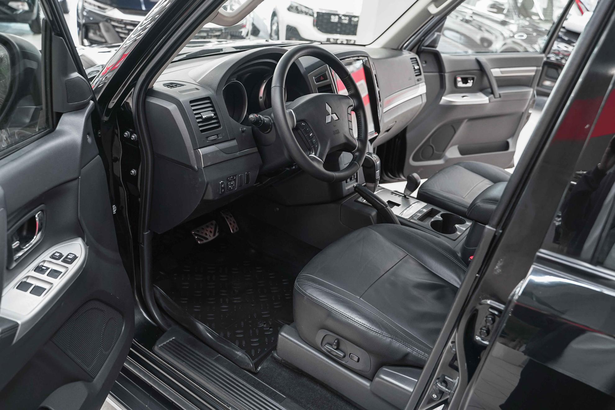Mitsubishi Pajero 2014, черный, ДЦ Орехово